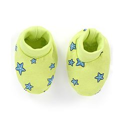 Babyhug 100% Cotton Cap Mittens & Booties Star Fish Print Green- Diameter 12.5 cm