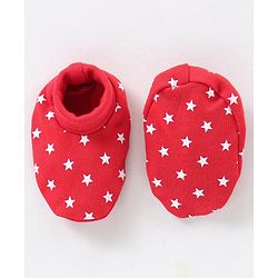 Babyhug 100% Cotton Cap Mittens & Booties Star Print Red - Cap Diameter 9.5 cm