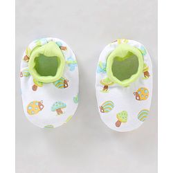 Babyhug 100% Cotton Lady Bug Printed Cap Mittens & Booties White -  Diameter 11.5 cm