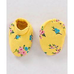 Babyhug 100% Cotton Cap Mittens And Booties Floral Print Yellow - Diameter 9 cm