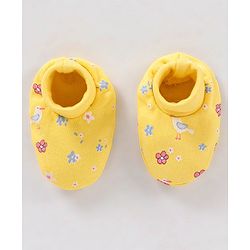 Babyhug 100% Cotton Cap Mittens & Booties Floral Print Yellow- Diameter 11.5 cm