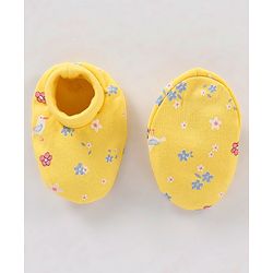 Babyhug 100% Cotton Cap Mittens & Booties Floral Print Yellow- Diameter 11.5 cm