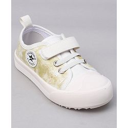 Cute Walk by Babyhug Velcro Closure Casual Shoes - Off White