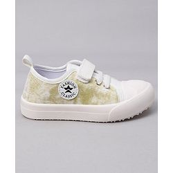 Cute Walk by Babyhug Velcro Closure Casual Shoes - Off White