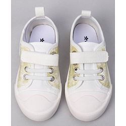 Cute Walk by Babyhug Velcro Closure Casual Shoes - Off White