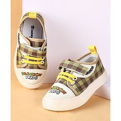 Cute Walk by Babyhug Checks Casual Shoes with Velcro Closure - Yellow