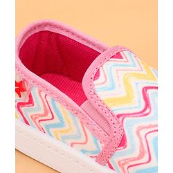Cute Walk by Babyhug Slip On Chevron Printed Casual Shoes - Pink