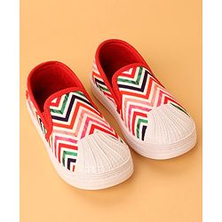 Cute Walk by Babyhug Slip On Chevron Printed Causal Shoes - Red