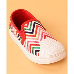 Cute Walk by Babyhug Slip On Chevron Printed Causal Shoes - Red