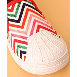 Cute Walk by Babyhug Slip On Chevron Printed Causal Shoes - Red