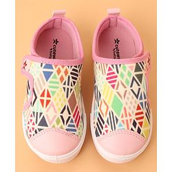 Cute Walk by Babyhug Casual Shoes with Velcro Closure Geometric Pattern - Pink