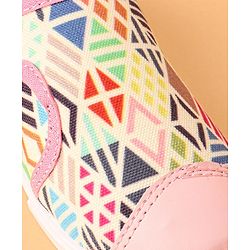 Cute Walk by Babyhug Casual Shoes with Velcro Closure Geometric Pattern - Pink