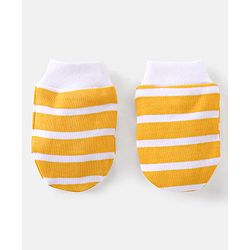 Babyhug 100% Cotton Knit Half Sleeves Onesie with Diaper Pants Cap Mittens & Booties Giraffe Print - Grey & Yellow