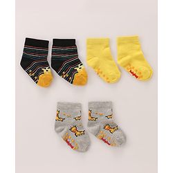 Cutewalk by Babyhug Cotton Anti-Bacterial Anti-Skid Ankle Length Striped & Giraffe Design Socks Pack of 3 - Yellow & Grey