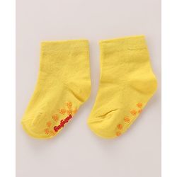 Cutewalk by Babyhug Cotton Anti-Bacterial Anti-Skid Ankle Length Striped & Giraffe Design Socks Pack of 3 - Yellow & Grey