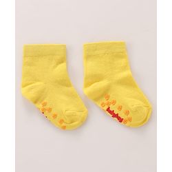 Cutewalk by Babyhug Cotton Anti-Bacterial Anti-Skid Ankle Length Striped & Giraffe Design Socks Pack of 3 - Yellow & Grey