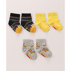 Cutewalk by Babyhug Cotton Anti-Bacterial Anti-Skid Ankle Length Striped & Giraffe Design Socks Pack of 3 - Yellow & Grey