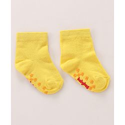 Cutewalk by Babyhug Cotton Anti-Bacterial Anti-Skid Ankle Length Striped & Giraffe Design Socks Pack of 3 - Yellow & Grey