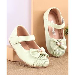 Cute Walk by Babyhug Bellies with Velcro Closure & Bow Applique - Green