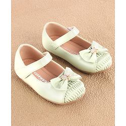 Cute Walk by Babyhug Bellies with Velcro Closure & Bow Applique - Green