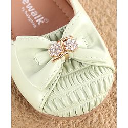 Cute Walk by Babyhug Bellies with Velcro Closure & Bow Applique - Green