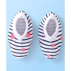 Babyhug 100% Cotton Cap Mittens And Booties Heart Printed - White