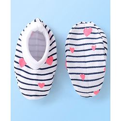 Babyhug 100% Cotton Cap Mittens And Booties Heart Printed - White