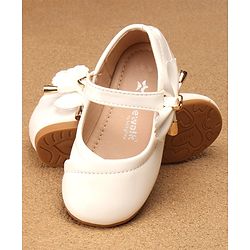 Cute Walk by Babyhug Velcro Closure Bellies with Bow Applique - White