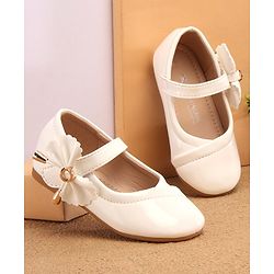 Cute Walk by Babyhug Velcro Closure Bellies with Bow Applique - White