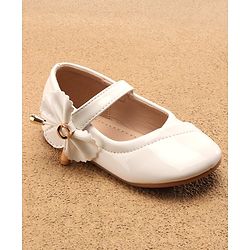 Cute Walk by Babyhug Velcro Closure Bellies with Bow Applique - White