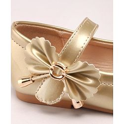 Cute Walk by Babyhug Velcro Closure Bellies with Bow Applique - White