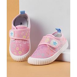 Cute Walk by Babyhug Casual Shoes with Velcro Trophy Print - Pink
