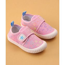 Cute Walk by Babyhug Casual Shoes with Velcro Trophy Print - Pink