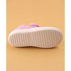 Cute Walk by Babyhug Casual Shoes with Velcro Trophy Print - Pink