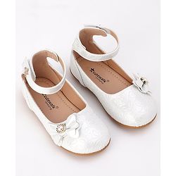 Cute Walk by Babyhug Velcro Closure Bellies with Bow - White