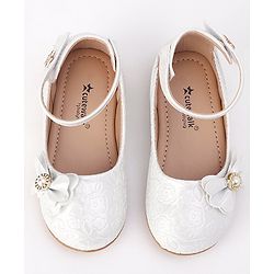 Cute Walk by Babyhug Velcro Closure Bellies with Bow - White