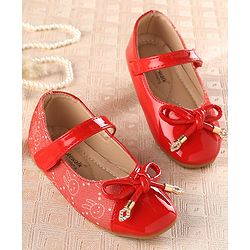 Cute Walk by Babyhug Velcro Closure Bellies with Bow - Red