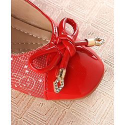 Cute Walk by Babyhug Velcro Closure Bellies with Bow - Red