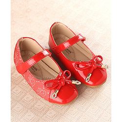 Cute Walk by Babyhug Velcro Closure Bellies with Bow - Red