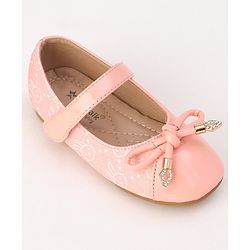 Cute Walk by Babyhug Velcro Closure Bellies with Bow - Red