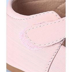 Cute Walk by Babyhug Bellies with Velcro Closure & Bow Applique - Fuchsia