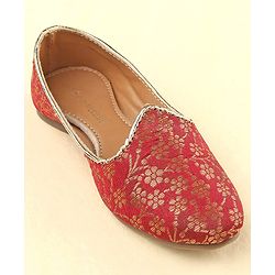 Cute Walk by Babyhug Slip On Embroidered Mojaris - Maroon
