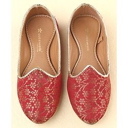 Cute Walk by Babyhug Slip On Embroidered Mojaris - Maroon