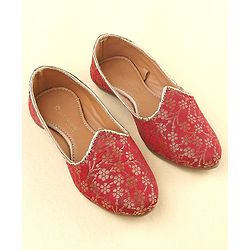 Cute Walk by Babyhug Slip On Embroidered Mojaris - Maroon