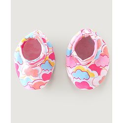 Babyhug 100% Cotton Cap Mittens And Booties With Cloud Print Pink - Diameter 9.5 cm