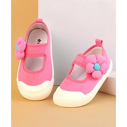 Cute Walk by Babyhug with Velcro Closure Casual Shoes Flower Applique - Fuchsia
