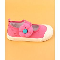 Cute Walk by Babyhug with Velcro Closure Casual Shoes Flower Applique - Fuchsia