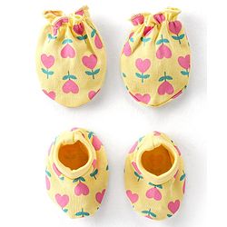 Babyhug 100% Cotton Knit Mittens and Booties With Heart Print - Yellow
