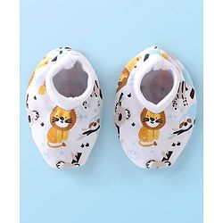 Babyhug 100% Cotton Knit Cap Mittens & Booties Set with Lion Print - White