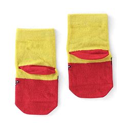 Cute Walk by Babyhug Terry Knit Ankle Length Anti Bacterial Socks Snoopy Design - Multicolour